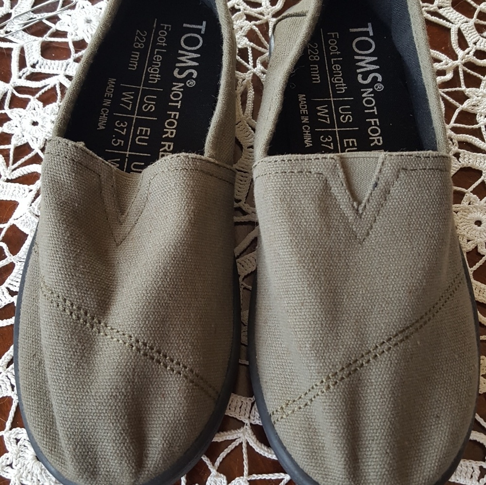 TOMS NWOT